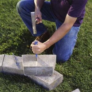 La construcción de un pozo de fuego para las frías noches de verano